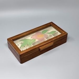 It's a classical box，looks like an exquisite handiwork. size：28*13*8cm